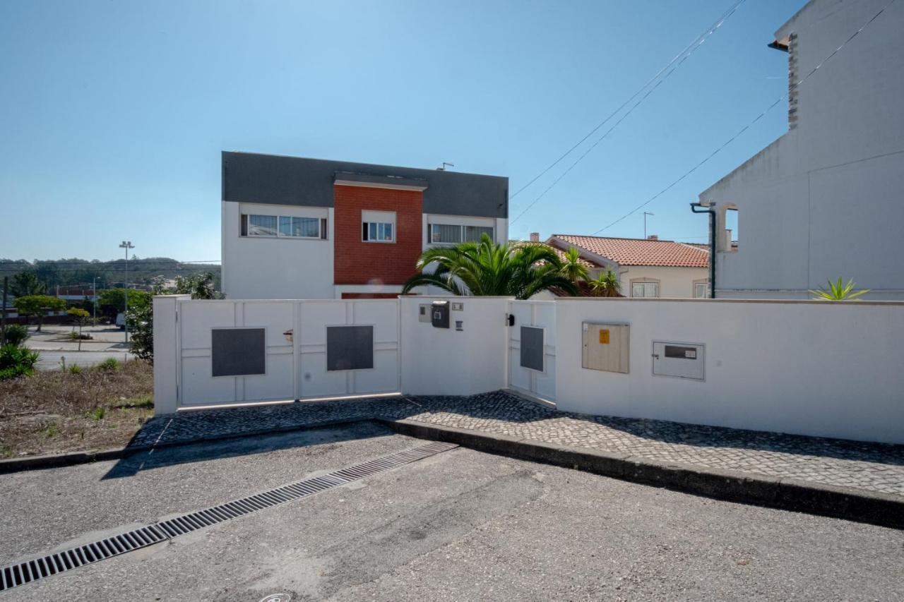 8 Rodrigues Family House - Villa With Patio Nazare Exterior photo
